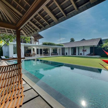 Villa Kavya - 8-Minute Walk From Berawa Beach Canggu Buitenkant foto